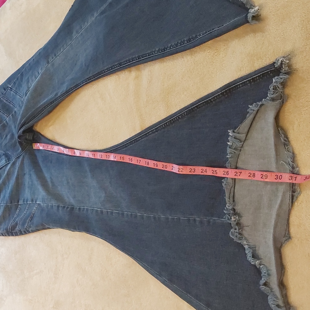 Grace of LA Women's High Waisted Super Flare Bell Bottom Raw Hem Jeans Size 32 - Picture 3 of 16